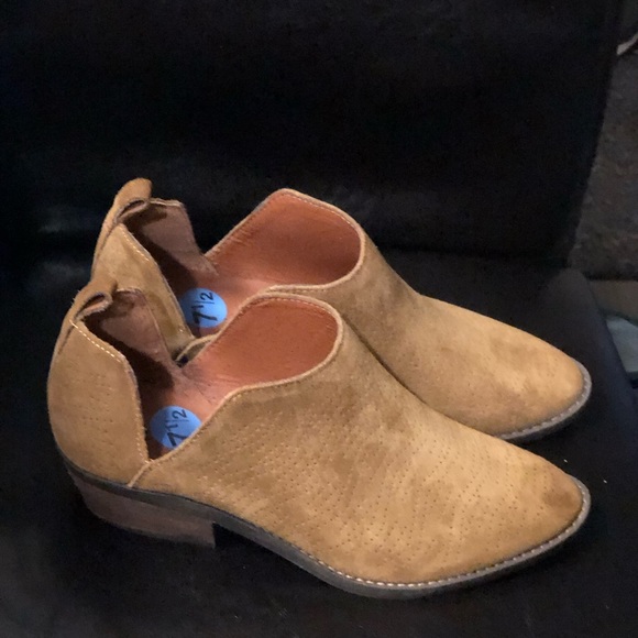Lucky Brand Basel Gold Brown Perforated Pull On Ankle Boots Size 7.5 - Picture 3 of 8